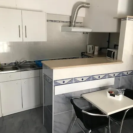 West Coast ゲストハウス 3*